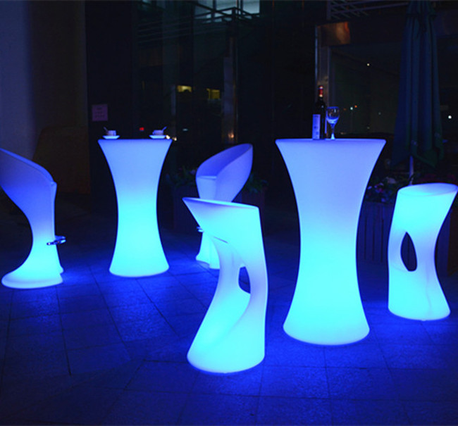 meubles led table led chaises led | Les meubles de barre de LED rougeoyants allument la table de cocktail et les chaises illuminées la table de barre de LED imperméable à l'eau